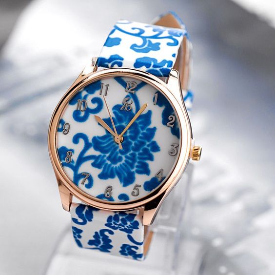 New Women Flower watches Fashion leather band Woman wristwatches with blue red watch