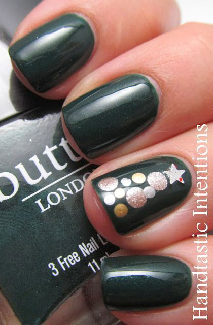 Christmas Tree Nail Art