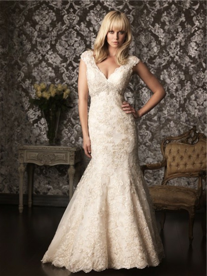 #Champagne #Wedding #Dresses Beautiful cleavage and beautiful wedding!