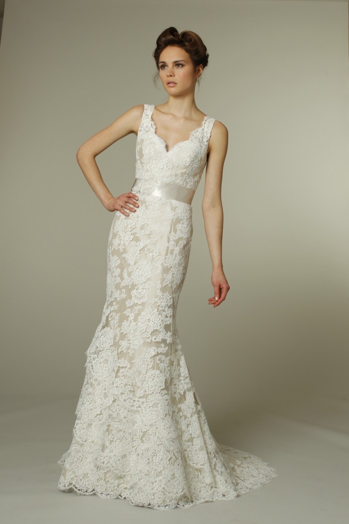 #Champagne #Wedding #Dresses Create a gentle, classic and feminine look