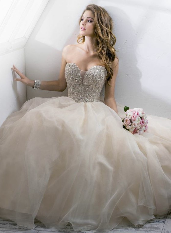 #Champagne #Wedding #Dresses Incredibly beautiful bride and incredibly beautiful wedding dress!