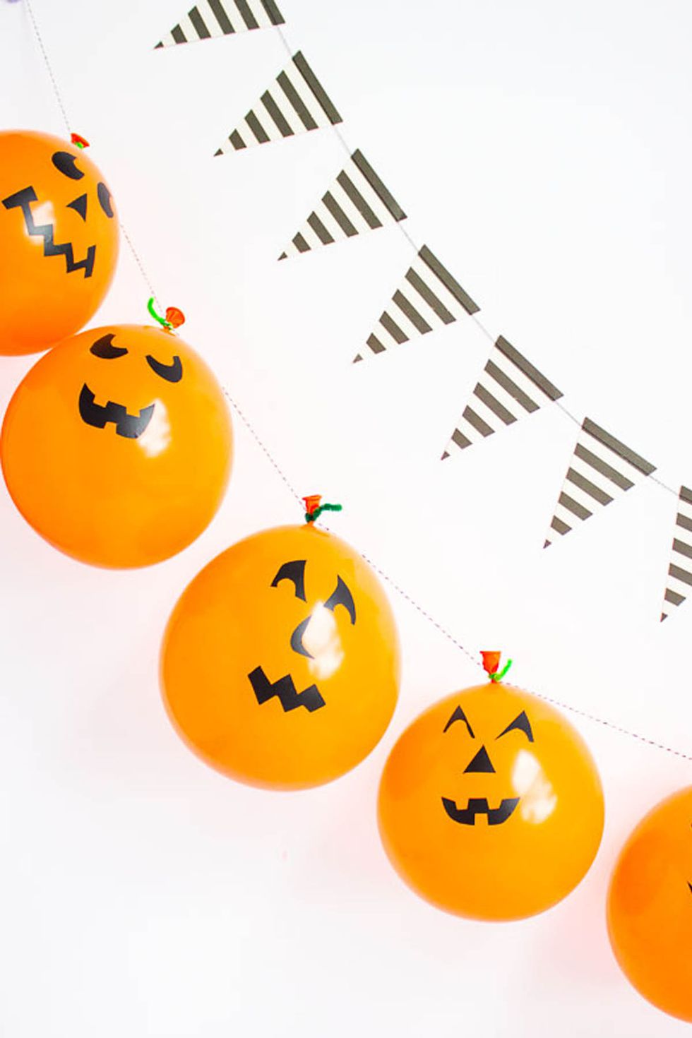 Jack-O-Lantern Balloon Garland