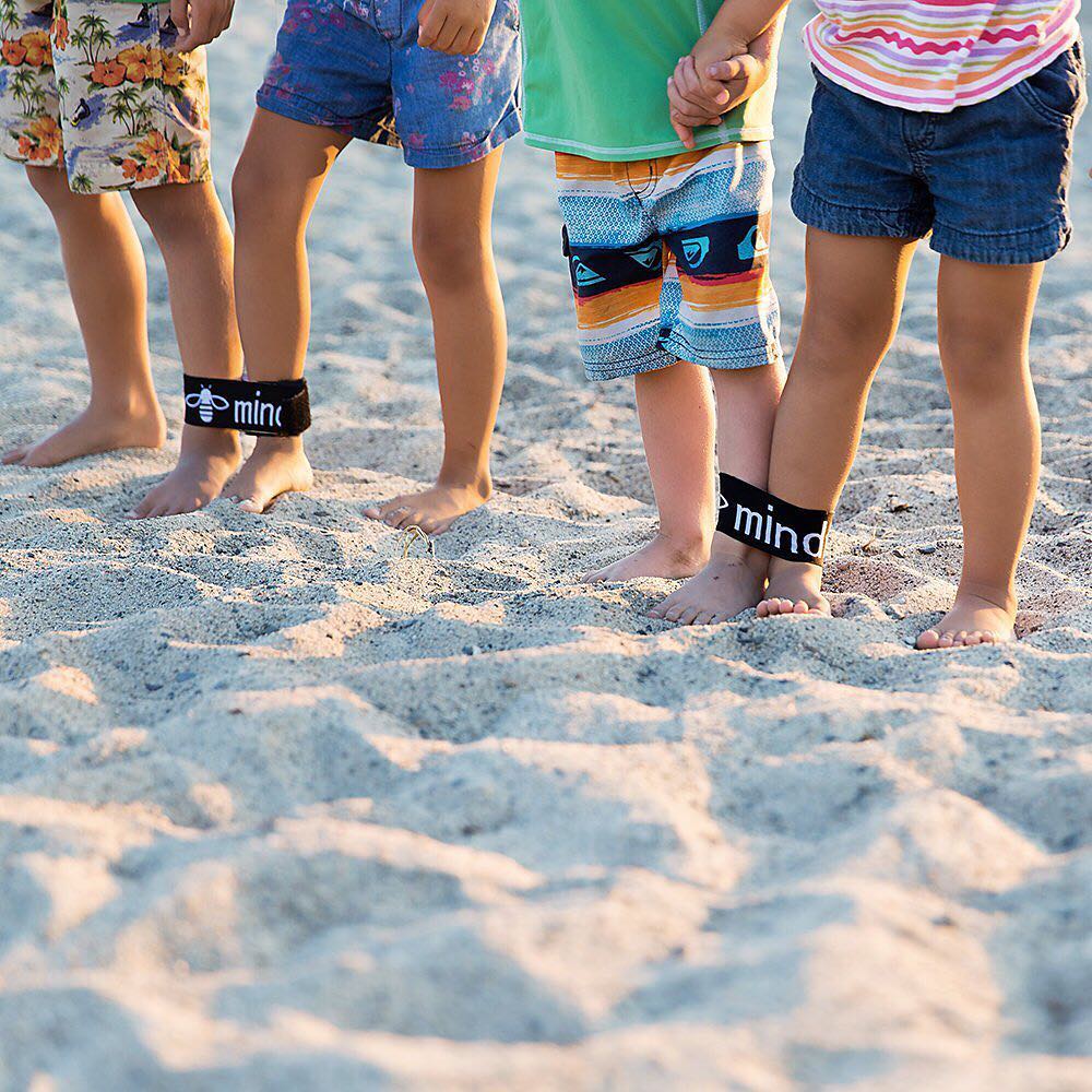 Let your kids HAVE FUN at the beach playing 3 legged race!