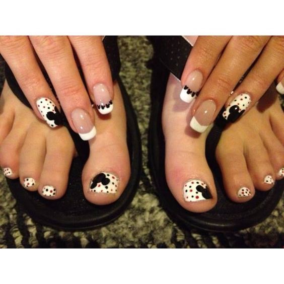 Mickey Mouse matching nails and toes