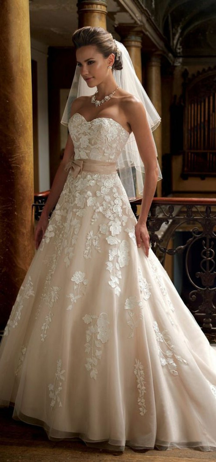 #Champagne #Wedding #Dresses One is wearing an unforgettable princess!