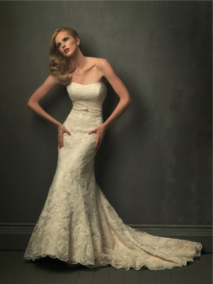 #Champagne #Wedding #Dresses Sometimes the classic look is the best!