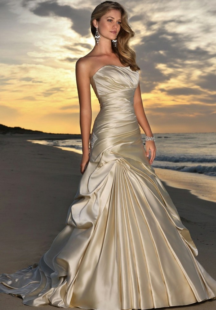 #Champagne #Wedding #Dresses That's great! The dream of the bride!