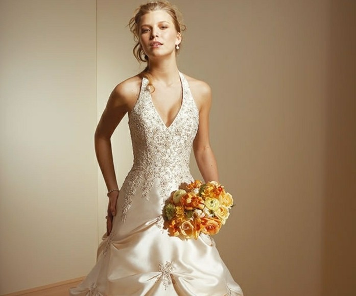 #Champagne #Wedding #Dresses This bouquet suits those stunning champagne wedding dresses