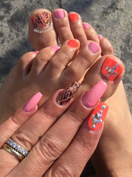 Try Matching summer nails