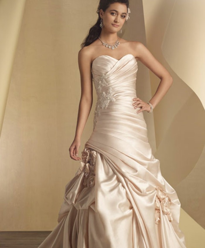 #Champagne #Wedding #Dresses What a beautiful, young princess looks like