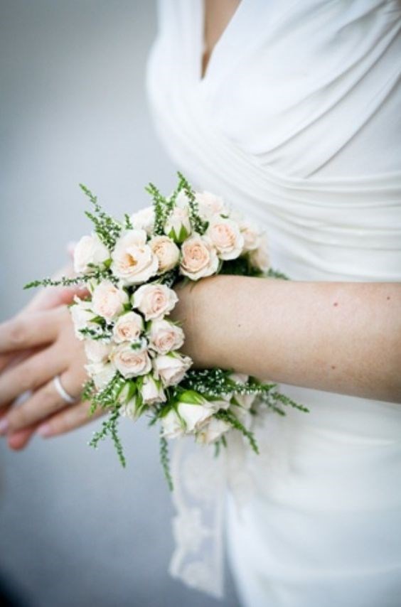 Wreath corsage