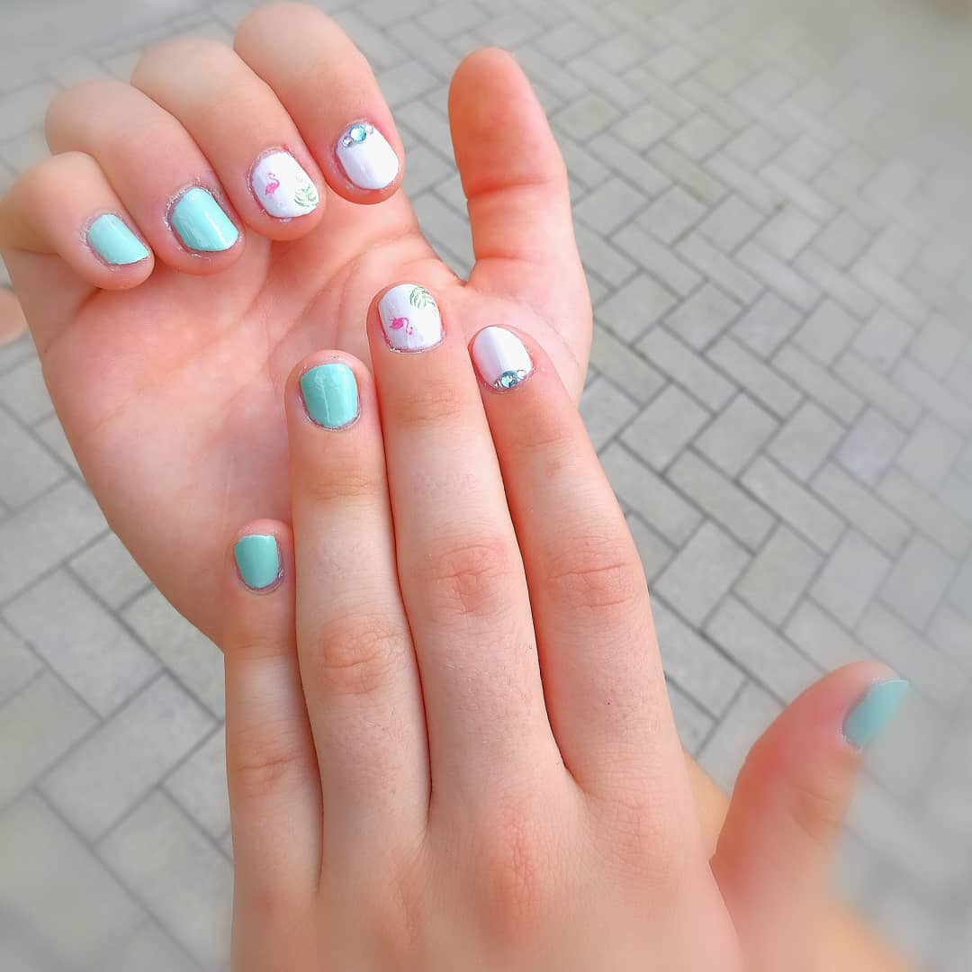 Lovely white and mint nail art. Pic by sz_b_b