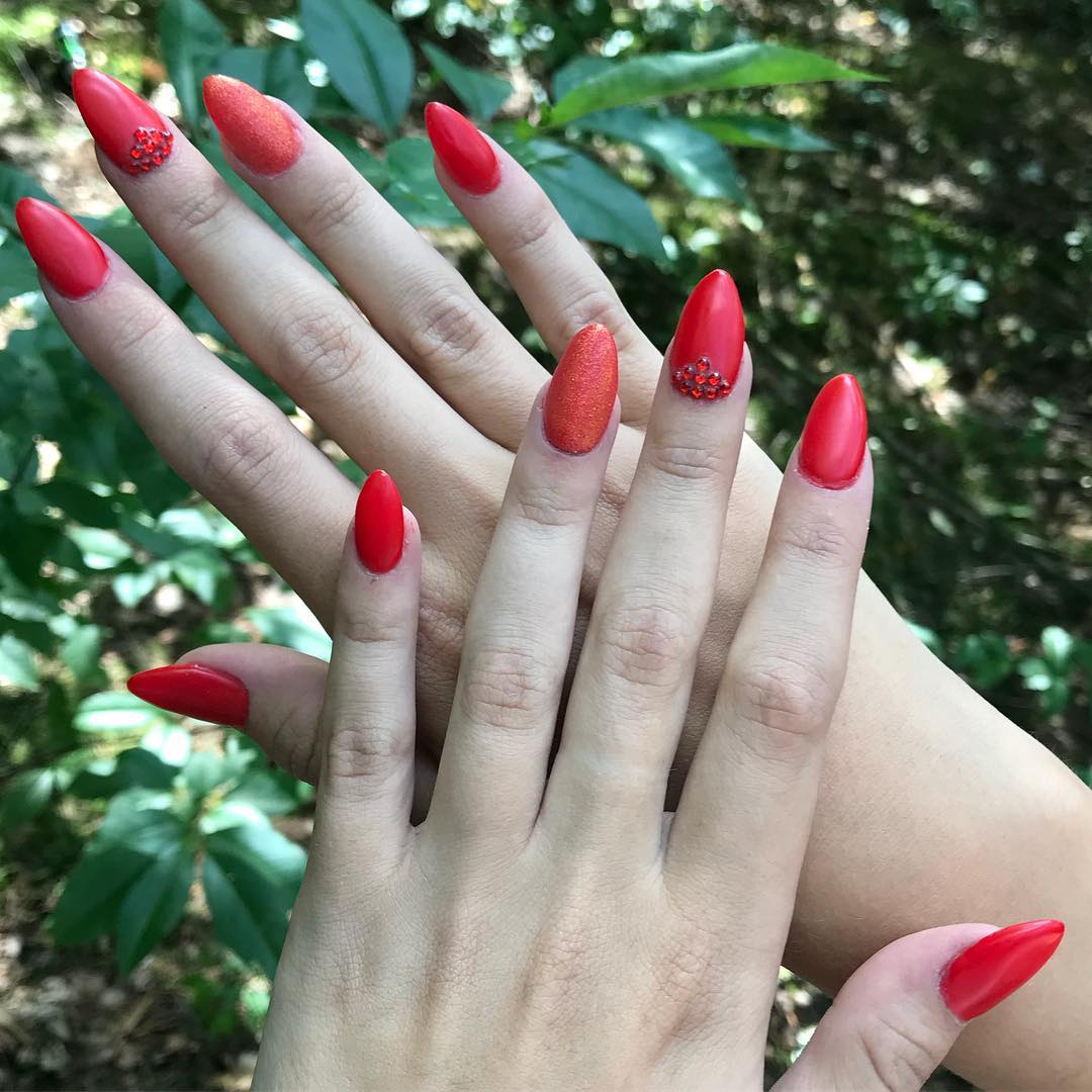 Red diamonds nail art. Pic by frostty.nails