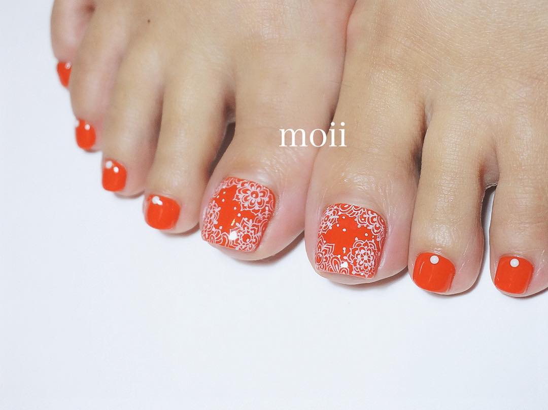 Red than a little orange. Pic by nailsalon___moii