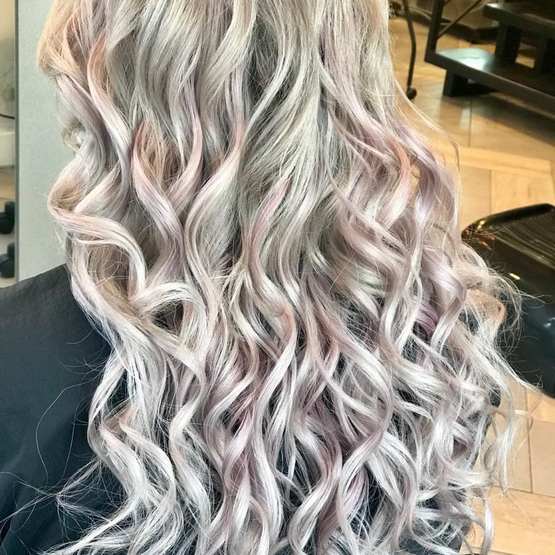Silver with a kiss of pastel pink. Pic by alcortarandi