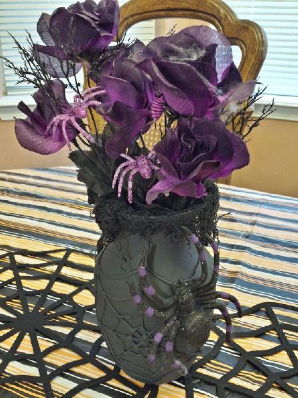 Vase of Spiders for Halloween table decoration.