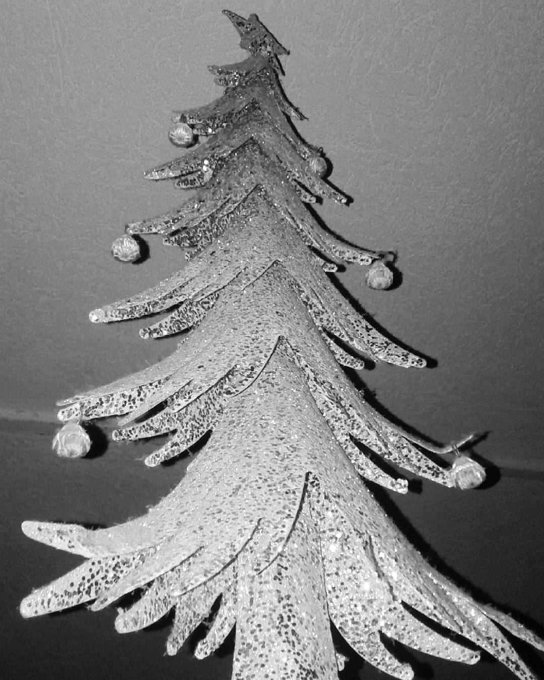 The 20 DIY Glitter Best Christmas Tree Ornaments ⋆ BrassLook