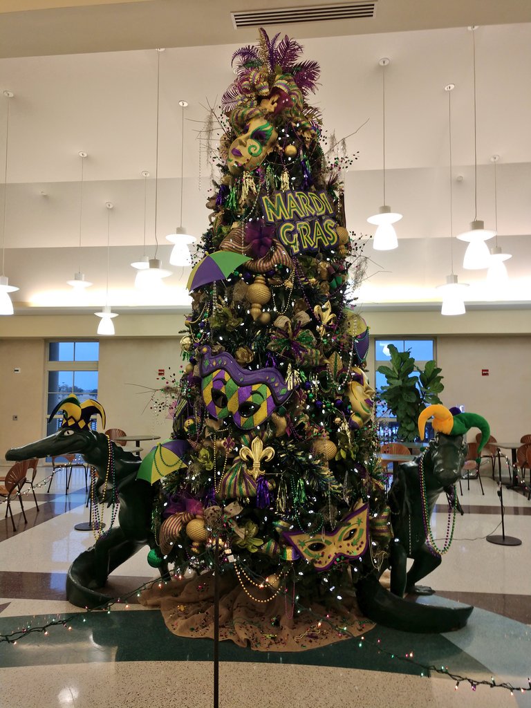 Christmas decor and get a bit more use out of this tree.