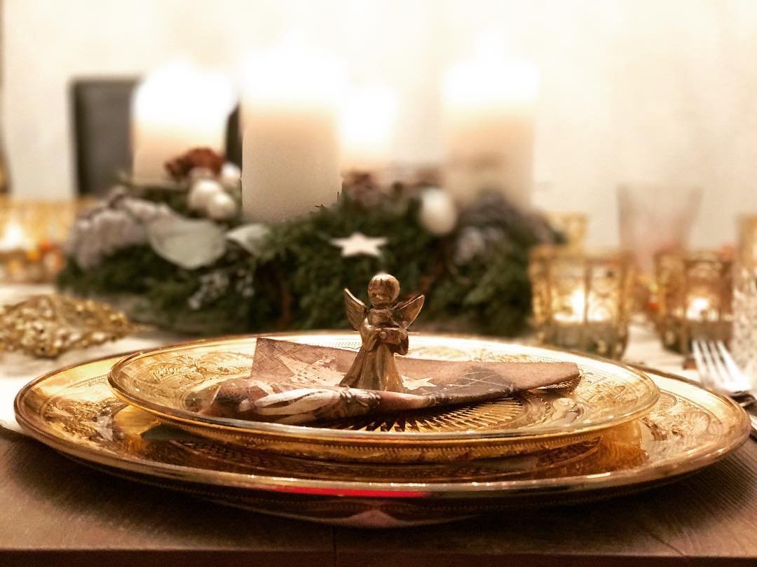 Christmas table setting.