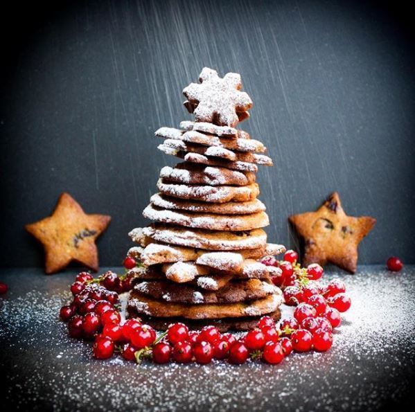 Cranberry & Macadamia Spelt Biscuit Tree.