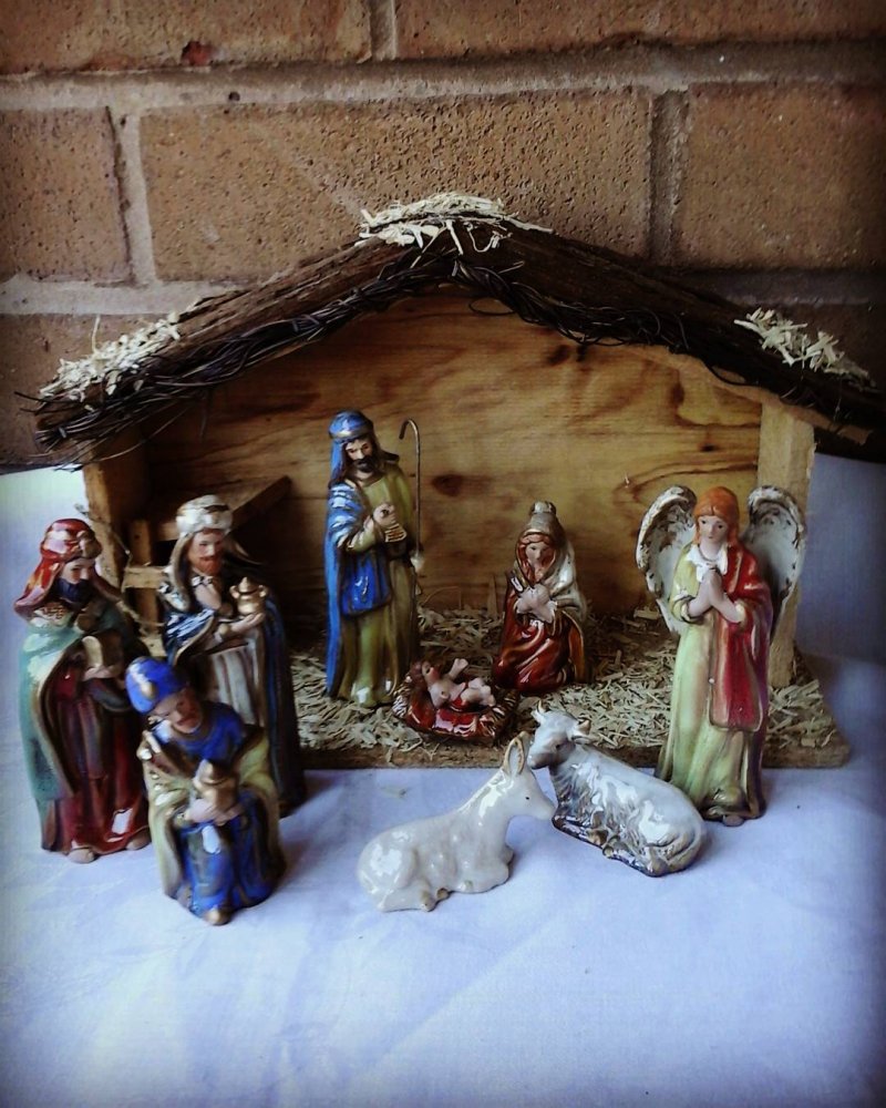 Gorgeous ceramic Nativity set.
