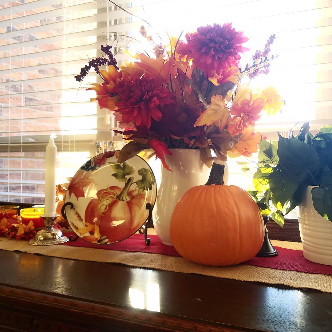 Here's a little Thanksgiving decor inspiration for you all!