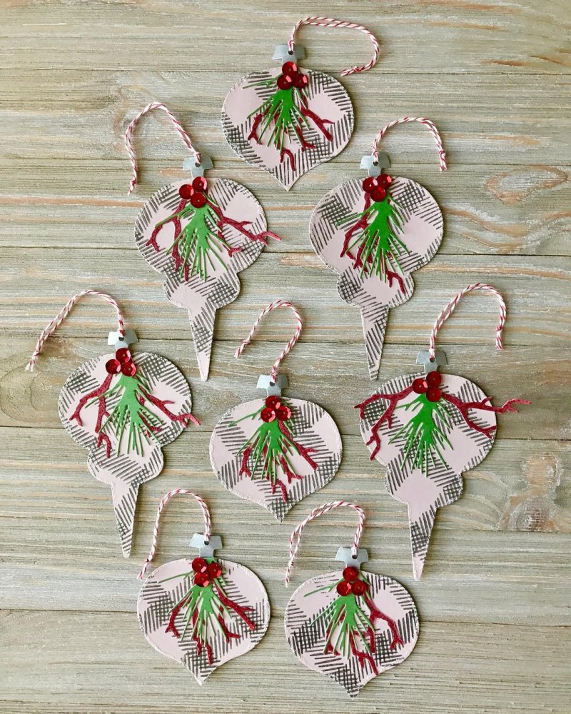 Make these easy and elegant Christmas paper ornaments!