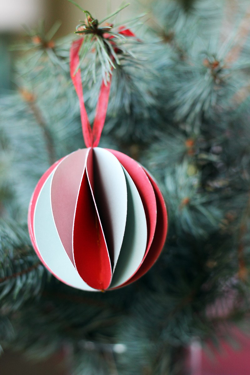 Paper Multi-Color Balls.