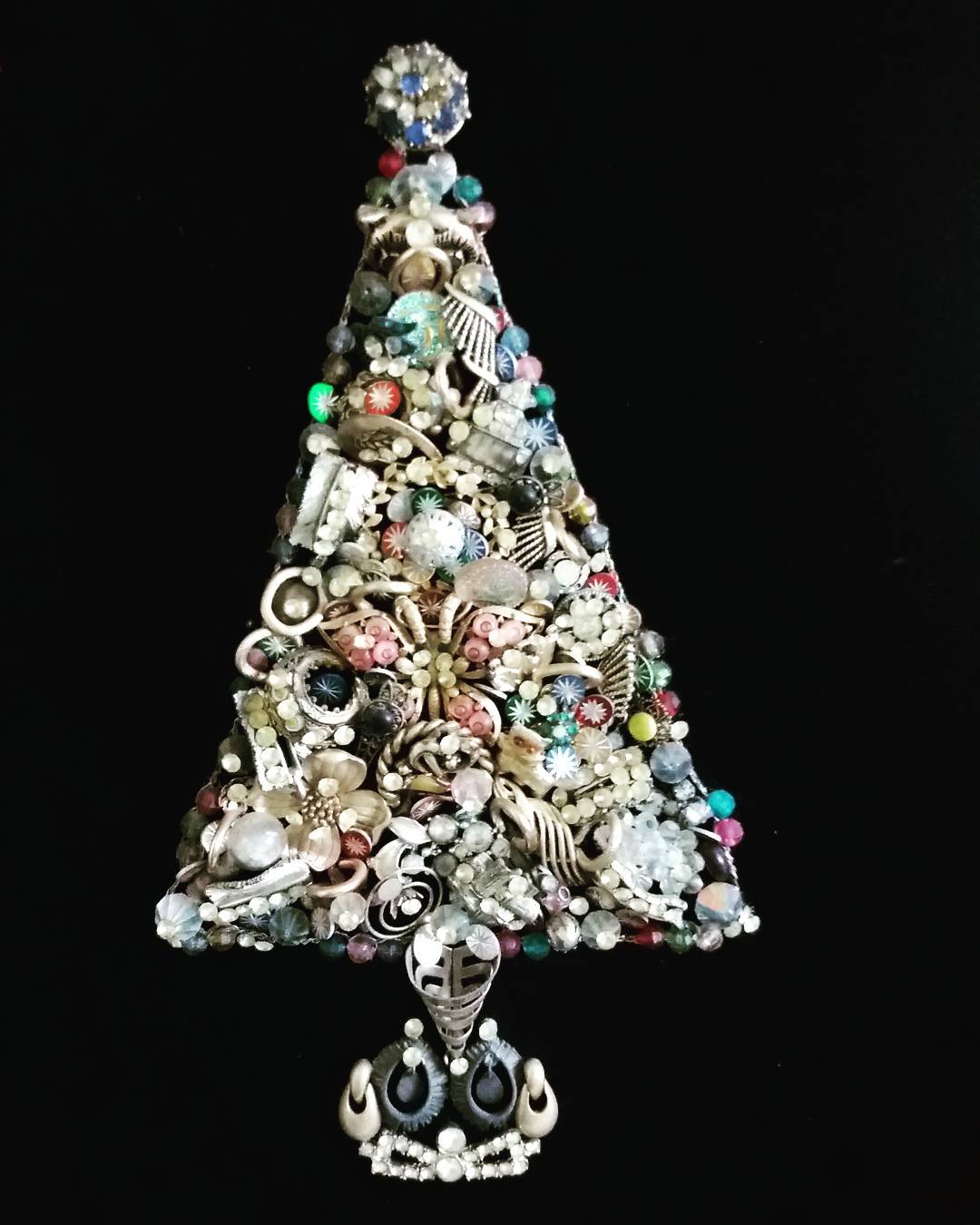 Vintage jewelry Christmas tree.