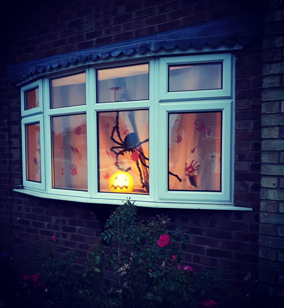 30 Creepy Halloween Window Decor Ideas BrassLook