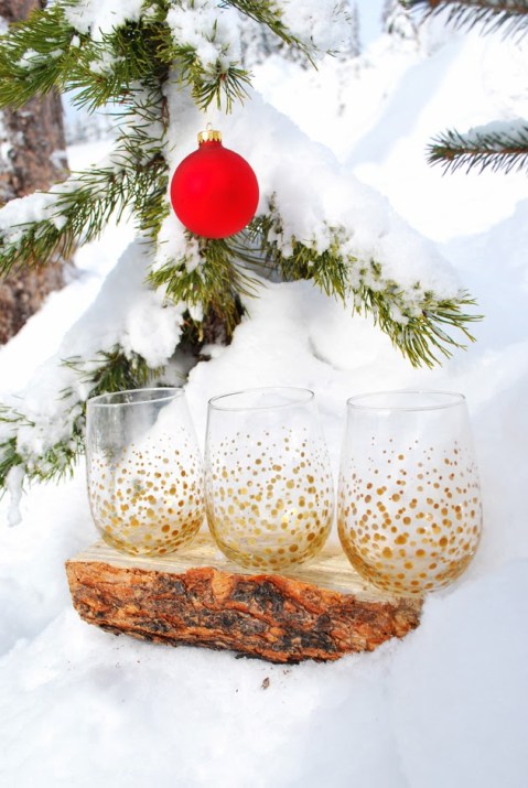 Awesome Tutorial For Adult To Make Christmas Metallic Dotted Tumblers.