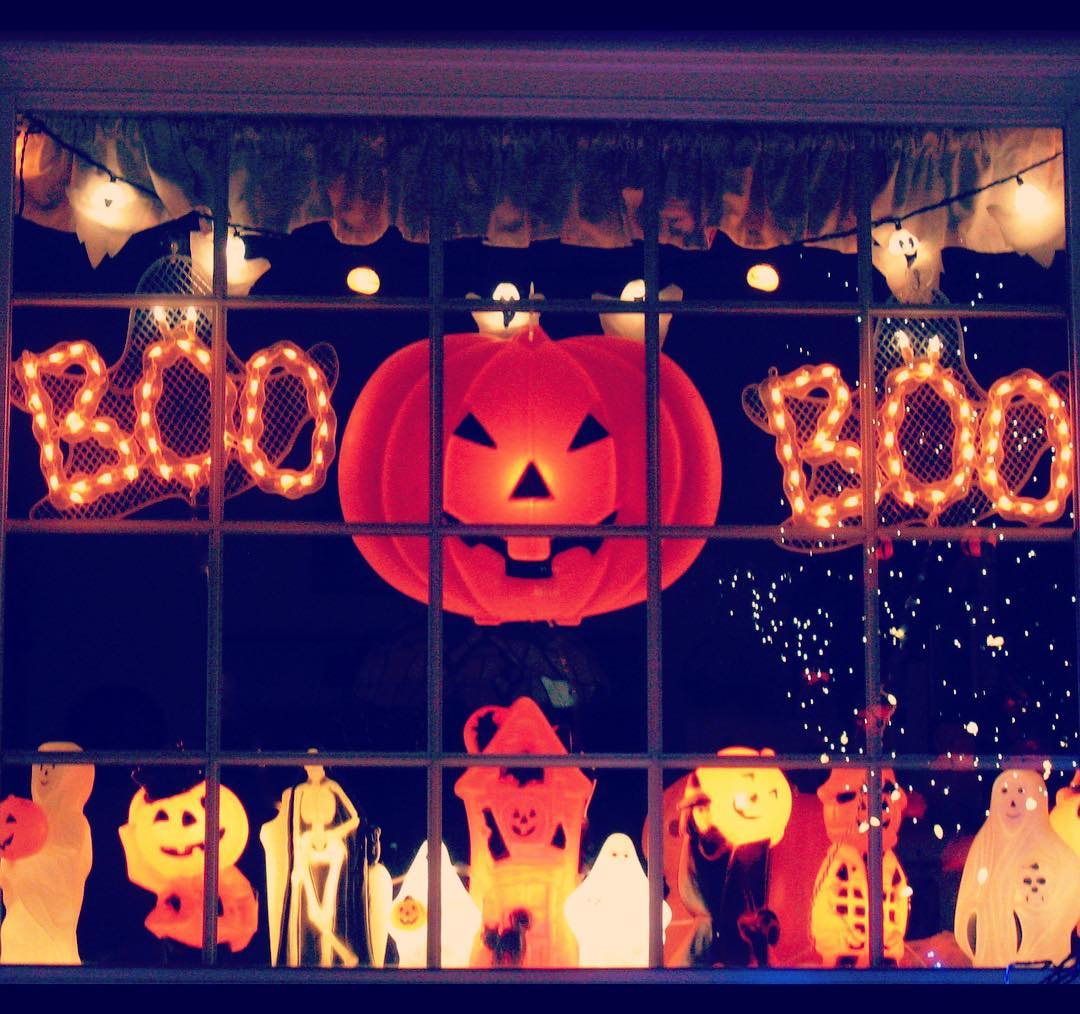 BOO Vintage Halloween Window Decoration.