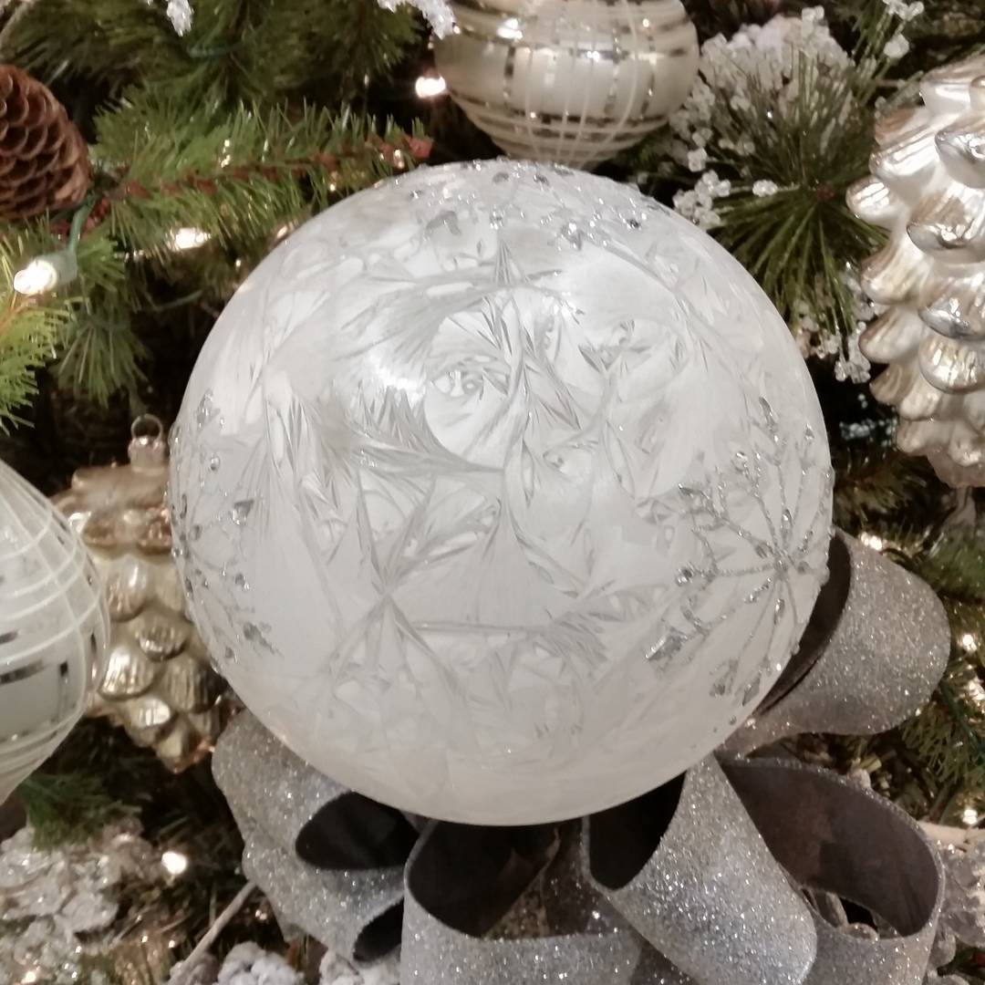 Beautiful balls for a beautiful tree.