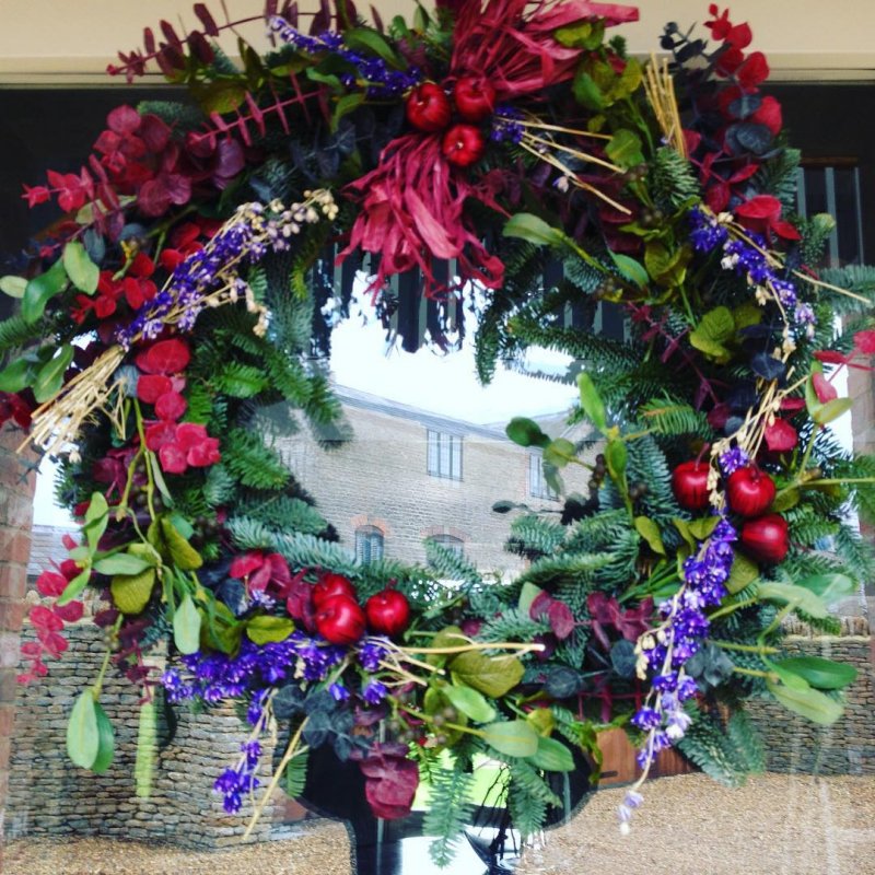 Country cottage wreath for Christmas.