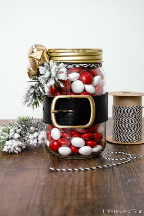 Cute Santa Belt Jars Idea For Christmas Dining Table Set Up.