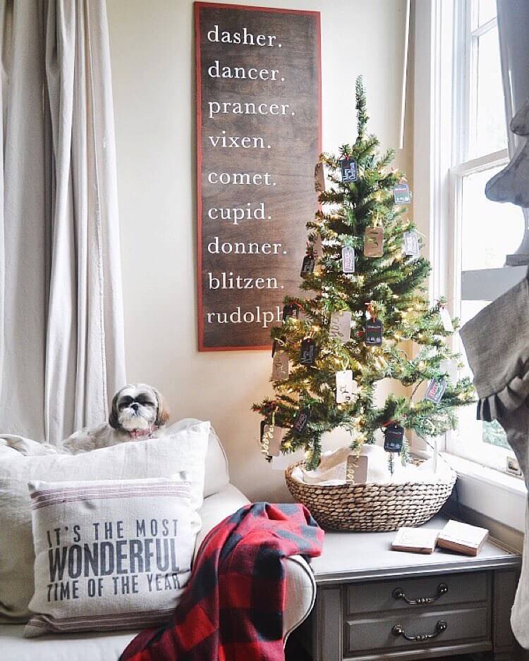 DIY Christmas Reindeer Sign Wall Hanging
