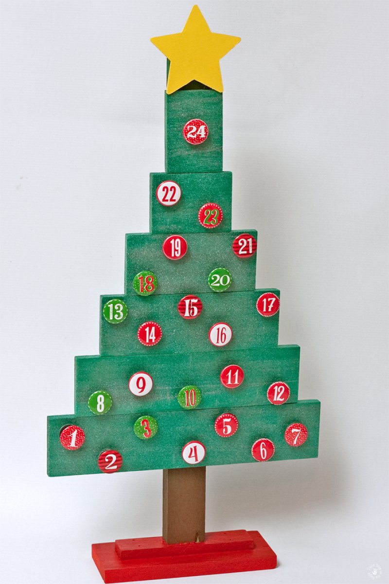 DIY Magnetic Christmas Tree Advent Calendar.