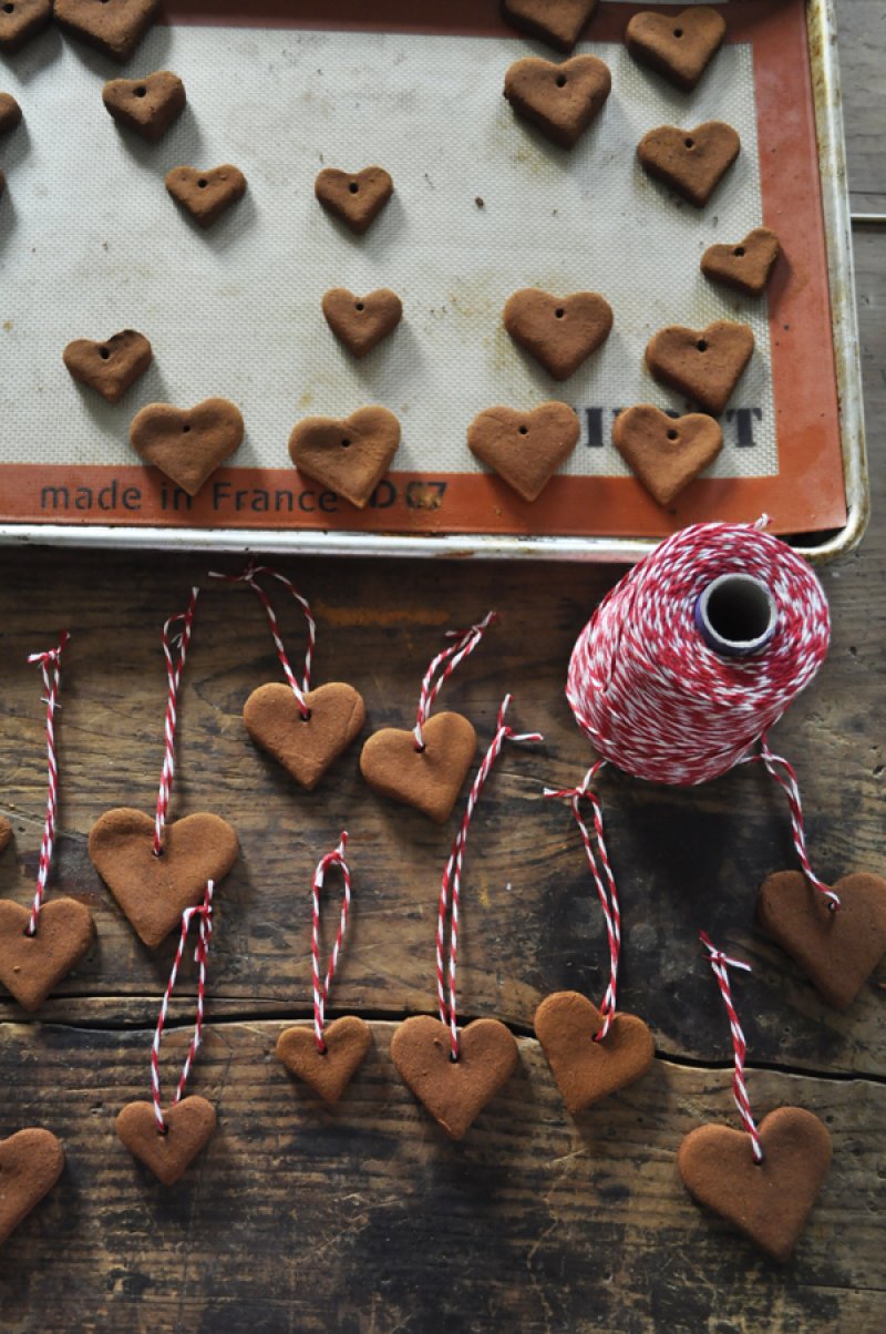 DIY for cinnamon applesauce ornament for you.