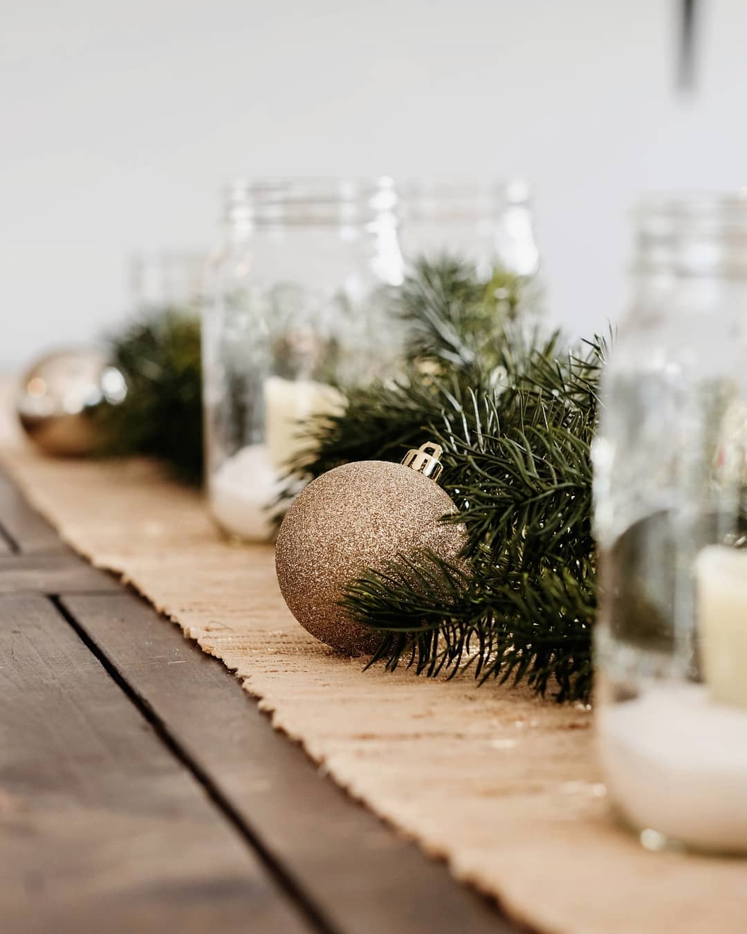 Easy Christmas Centerpiece decor.