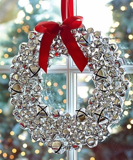 Glittery silver wreath.