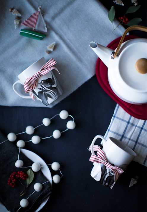 Handmade DIY Christmas Crafts To Make Marbled Mugs.