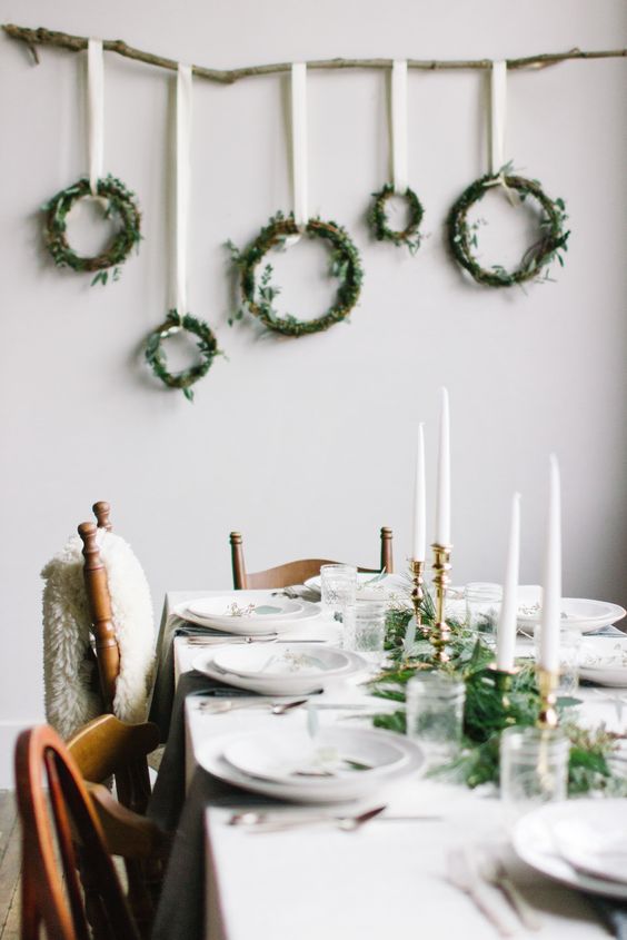 Hang Multiple Simple Wreaths