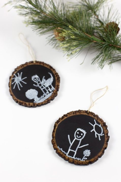 Keepsake chalkboard ornaments can be a perfect choice.