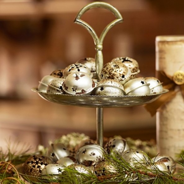 Lovely tabletop decor using cake stand.