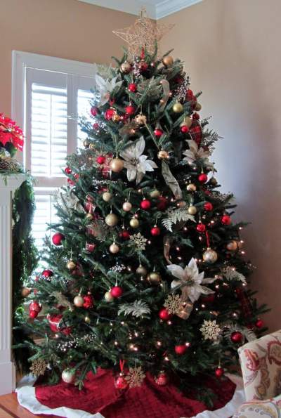 Red and white christmas tree decoration ideas