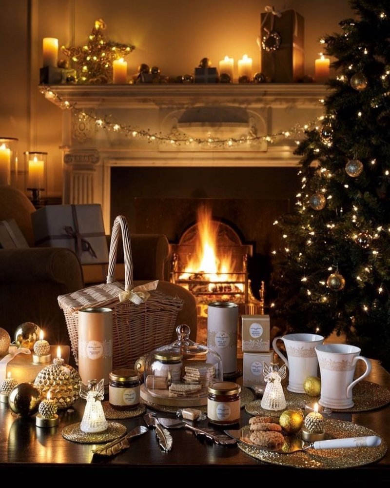 Sparkling Indoor Christmas Lighting Ideas.