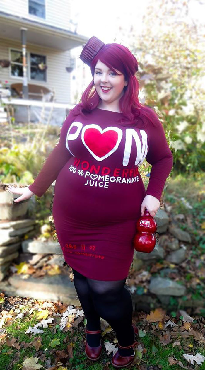 This is a great costume for anyone like me who's got some serious curves.