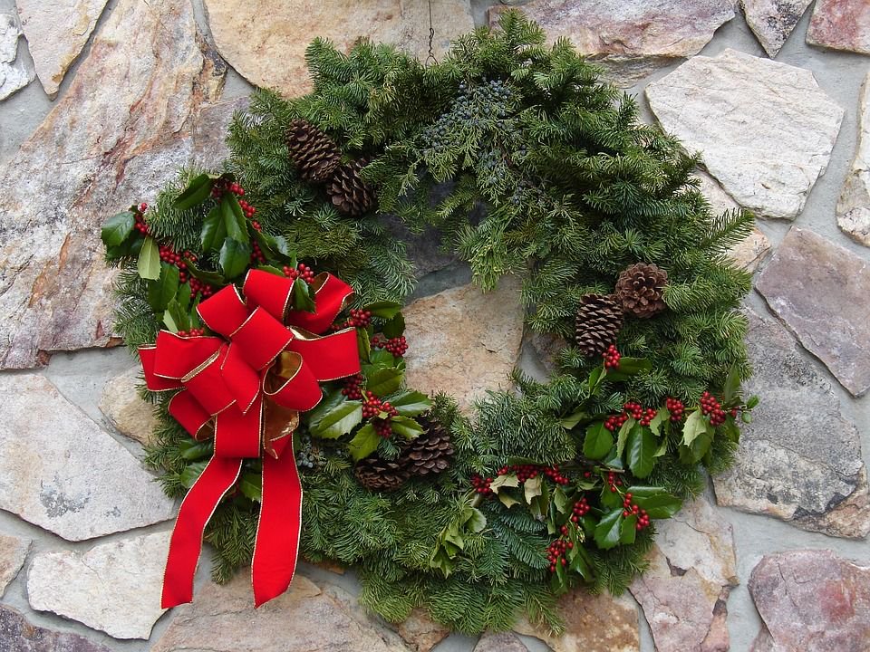 Want to make your own holly wreath for Christmas.