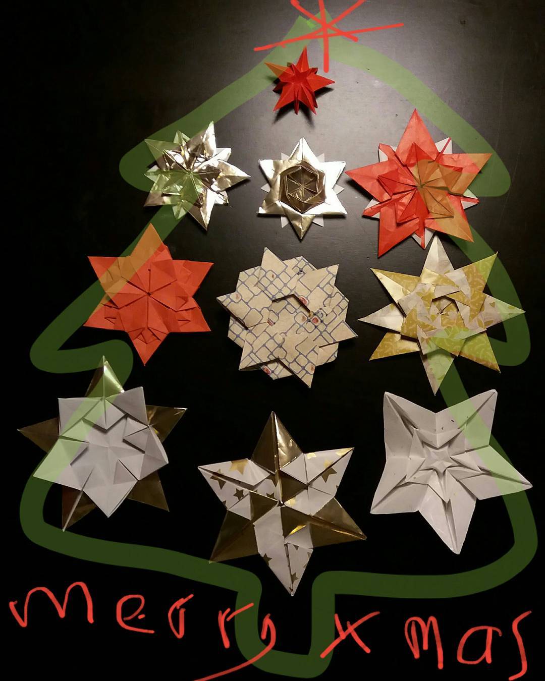 Wonderful quite some difficult Christmas origami! Have a peaceful and joyful day!