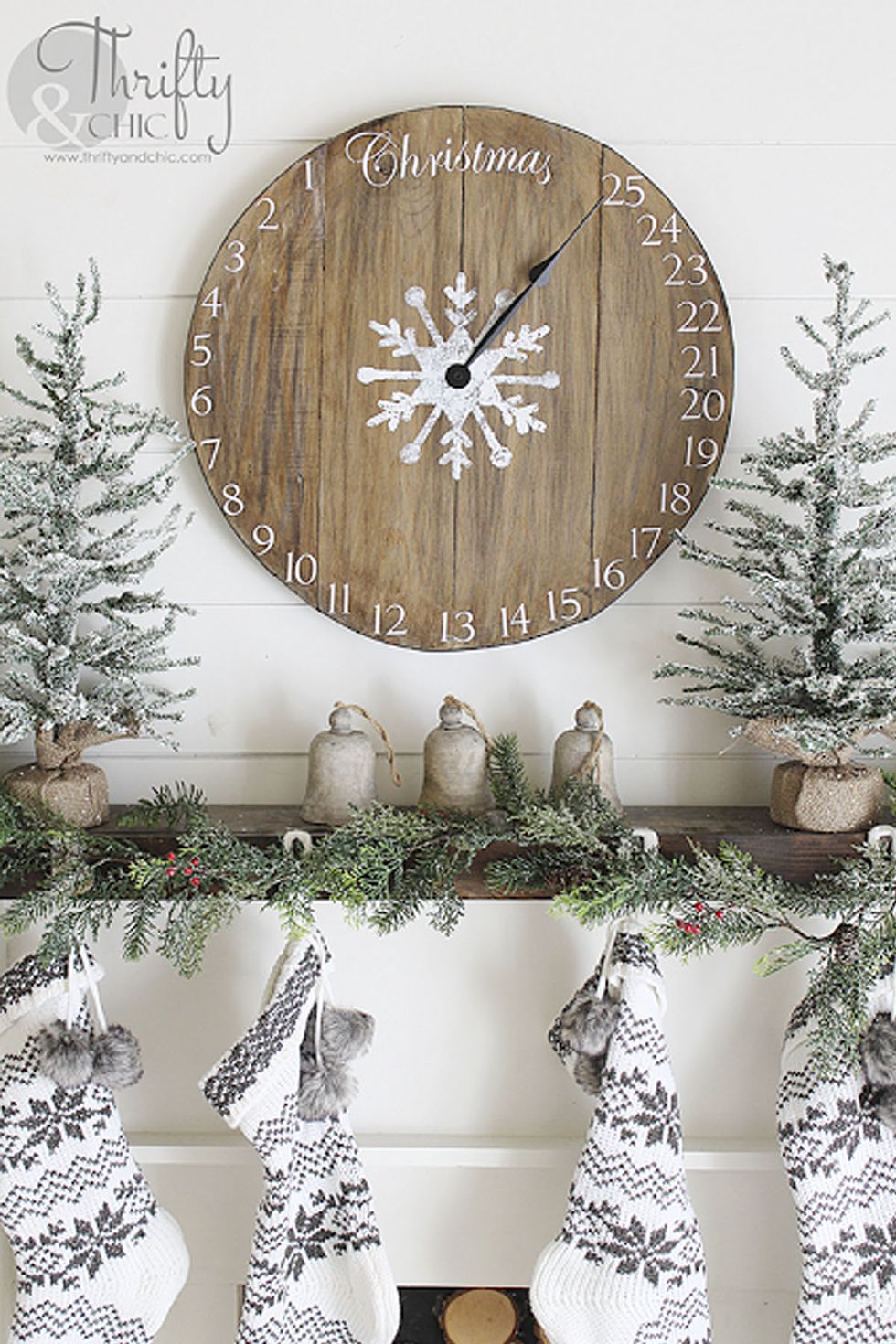 Wood Clock Christmas - Christmas Decoration Ideas